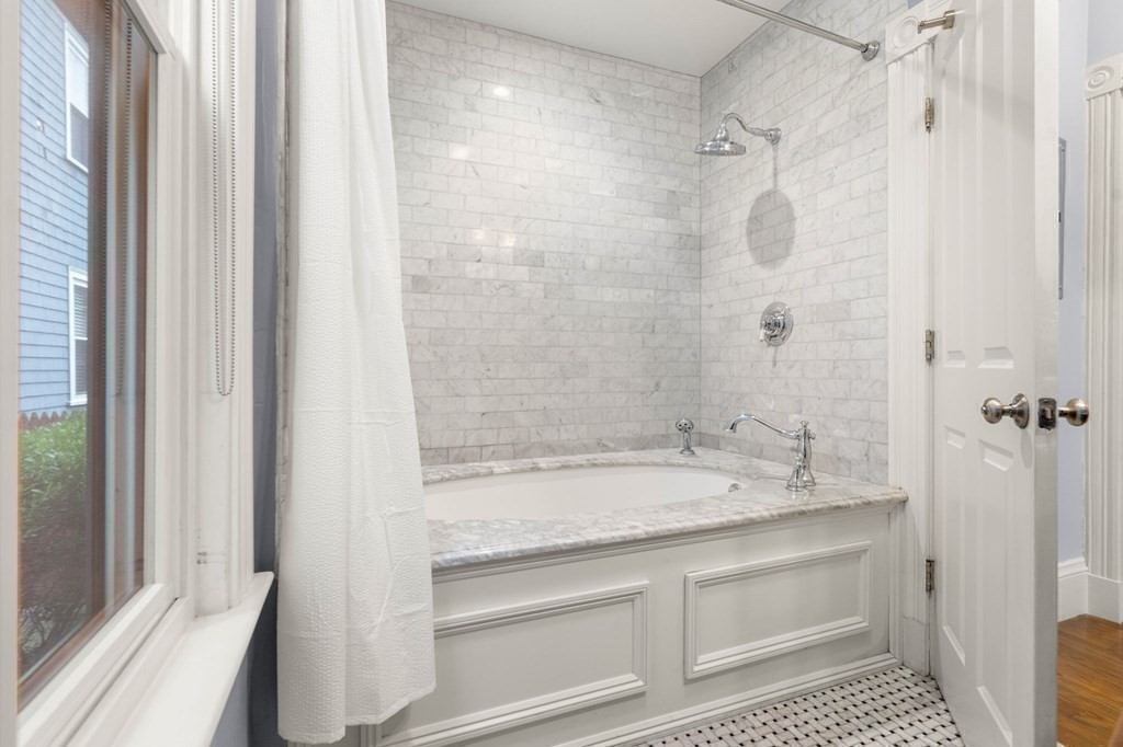 76 Downer Ave # 1