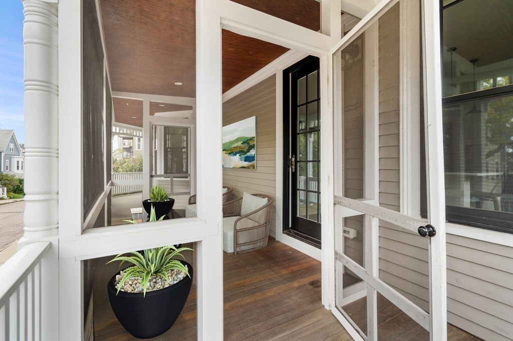 76 Downer Ave # 1