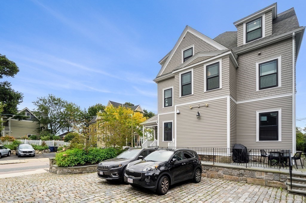 76 Downer Ave # 1