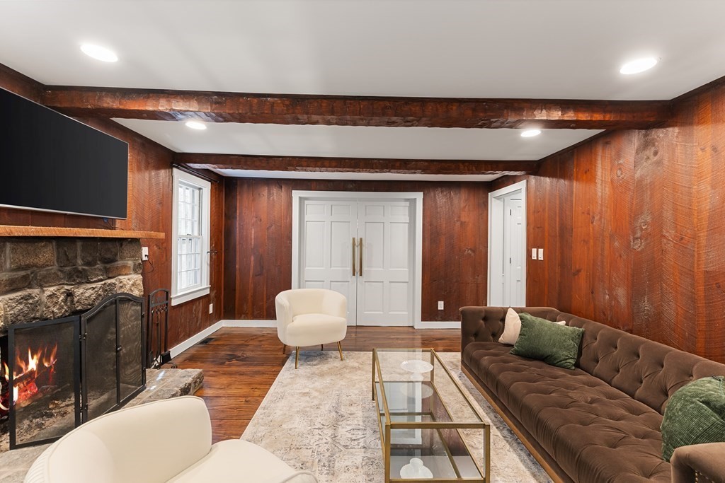 32 Carl Rd