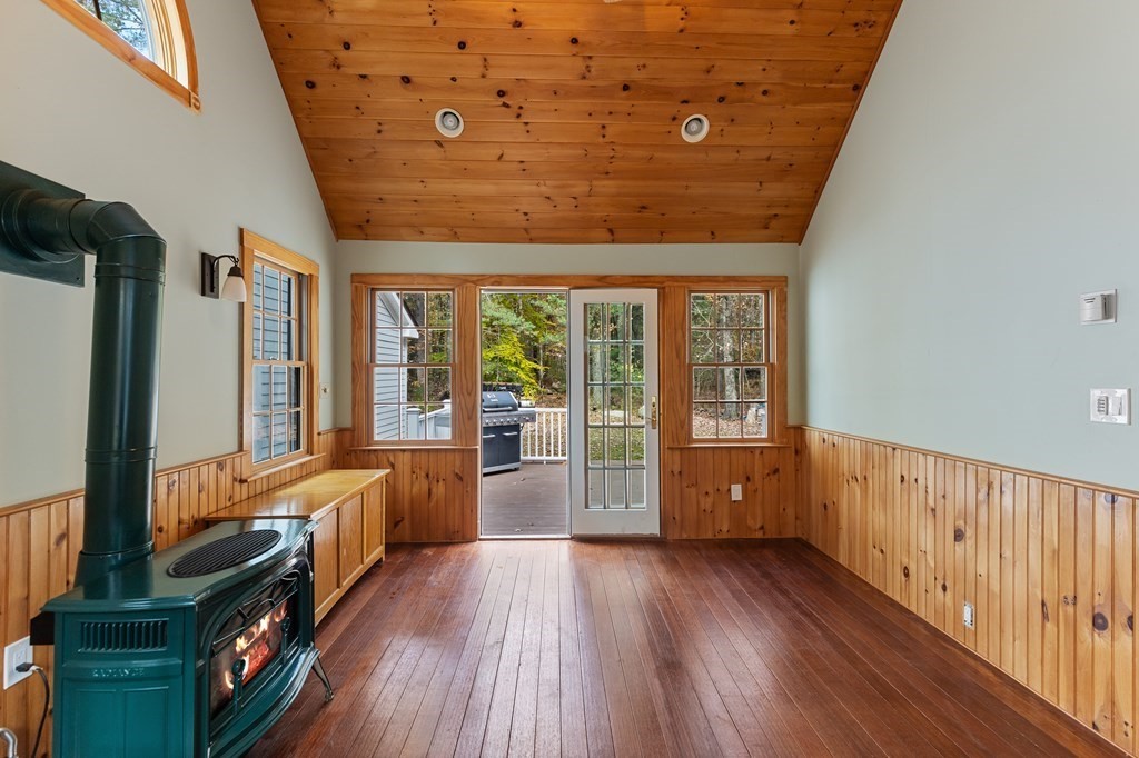 32 Carl Rd