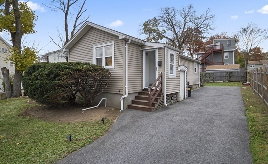 84 Division St