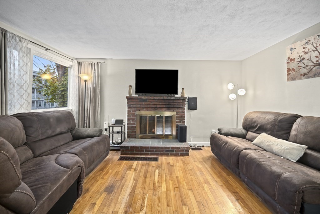 84 Division St