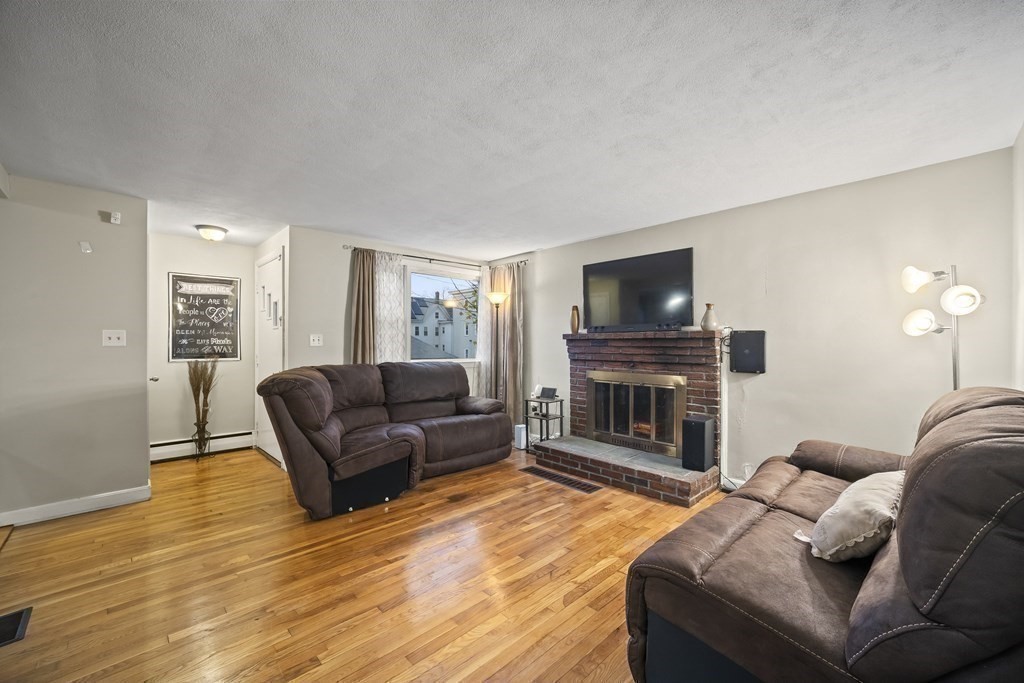 84 Division St