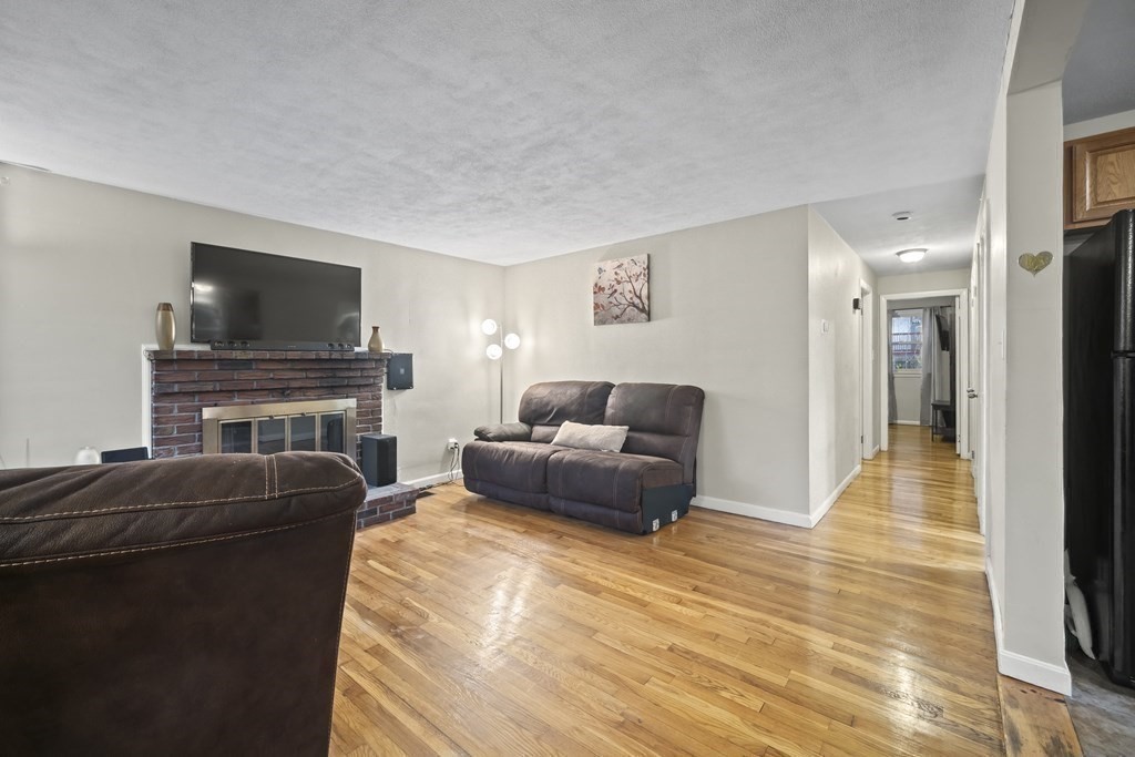 84 Division St