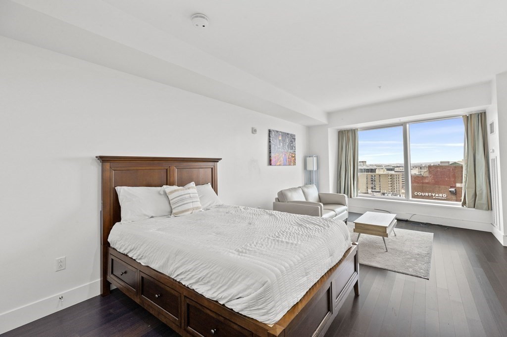 110 Stuart # 18i