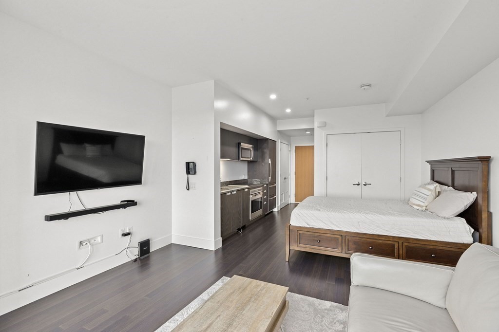 110 Stuart # 18i