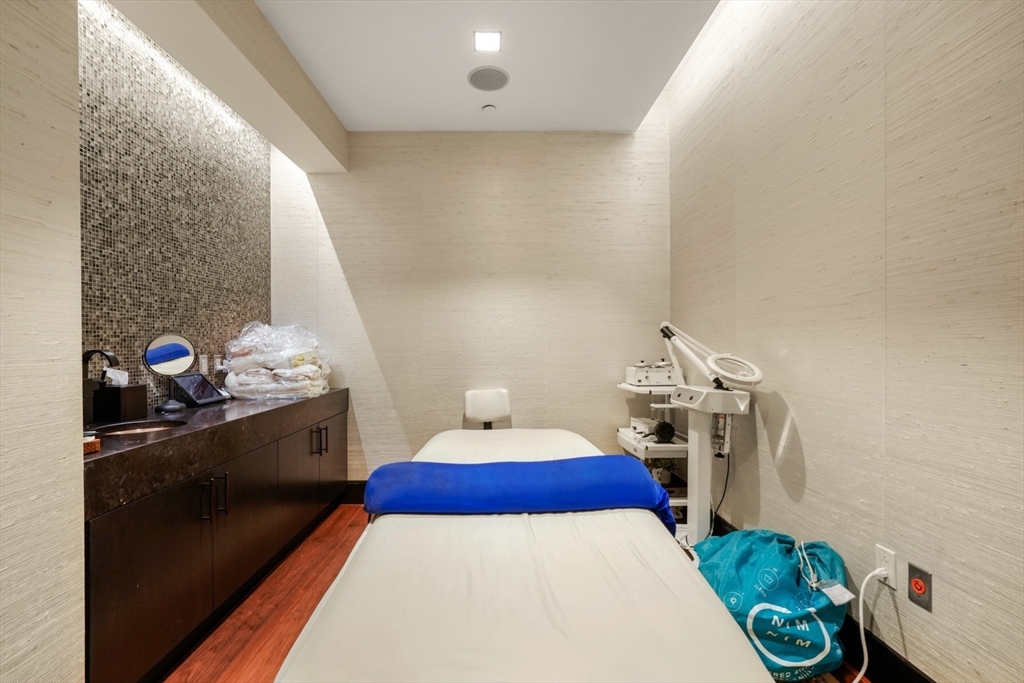 1 Franklin Street # 4802