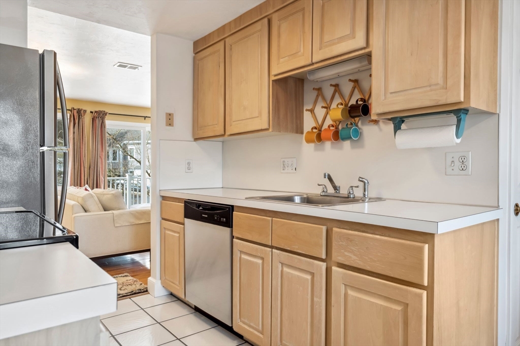 84 Walpole St # 3B