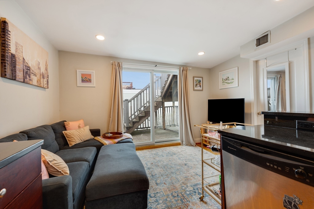 522 E 3rd St # 3