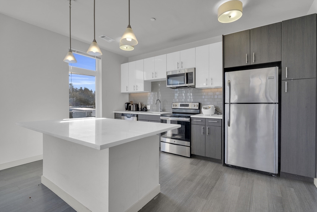 99 Tremont # 518