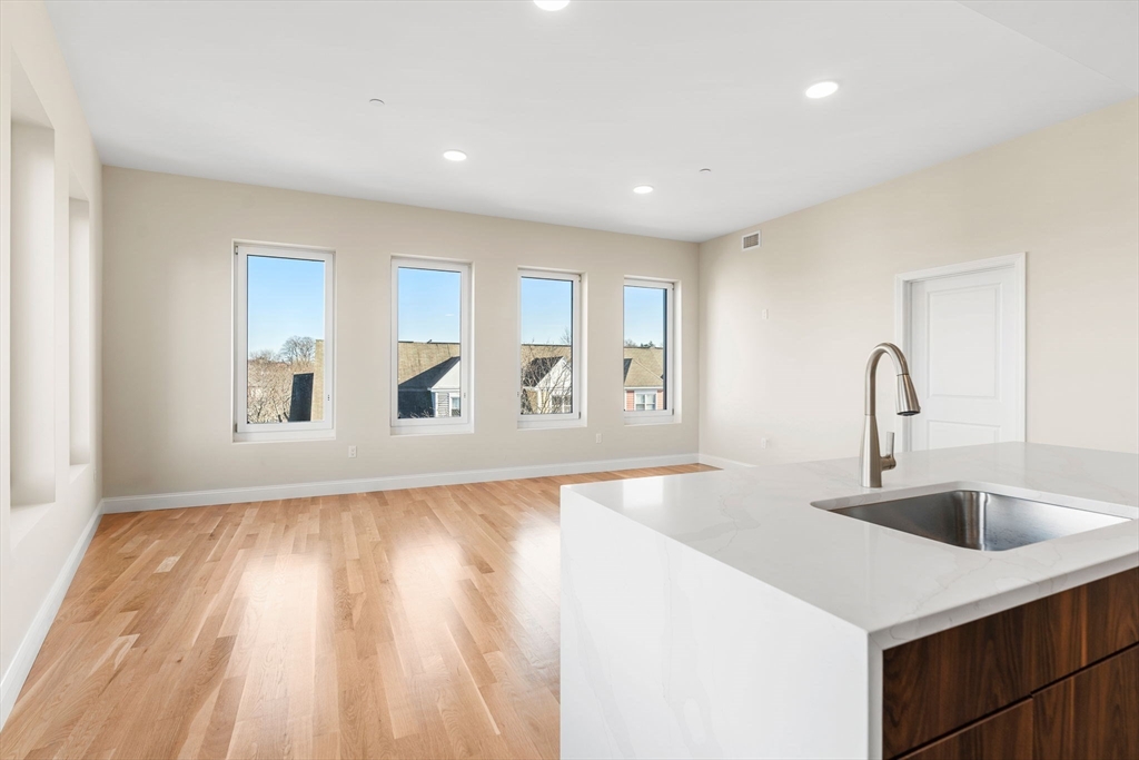 16 Taber Street # 506