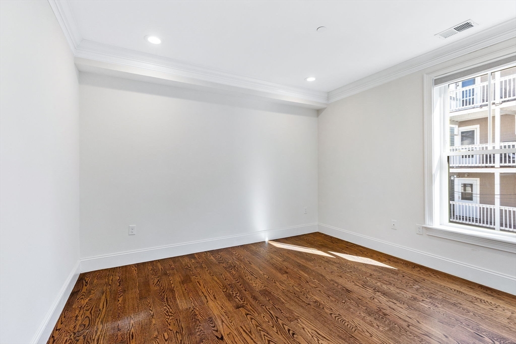 136 Sydney Street # 4