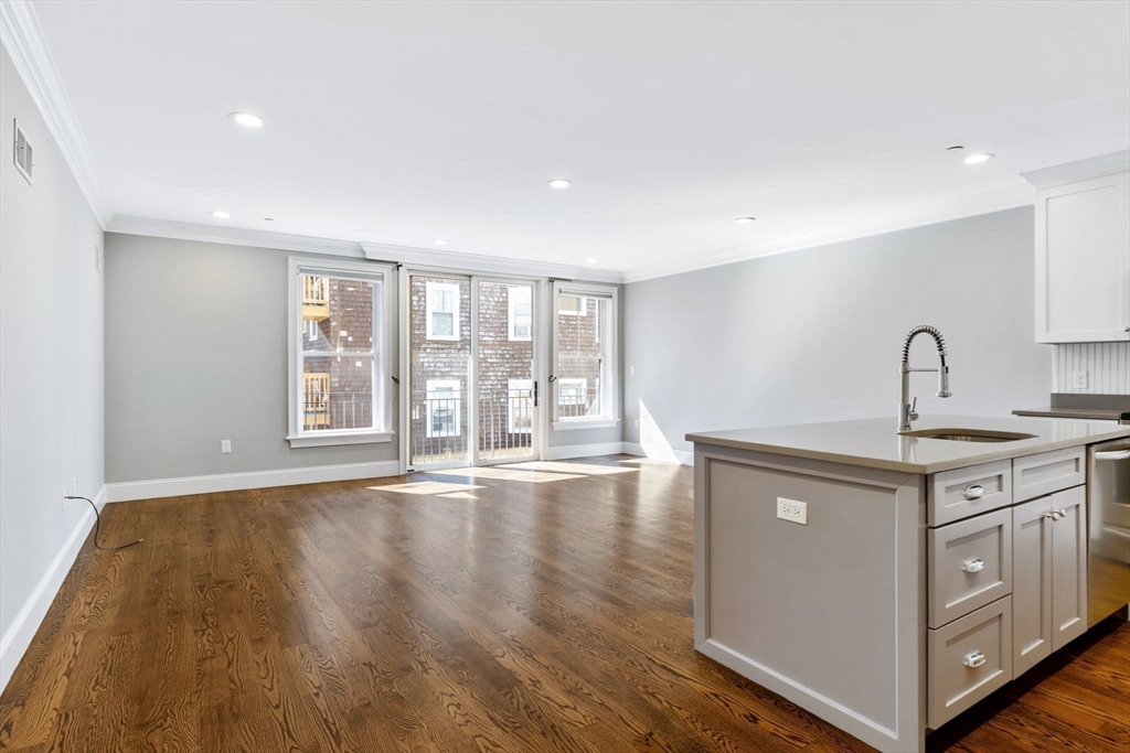 136 Sydney Street # 4