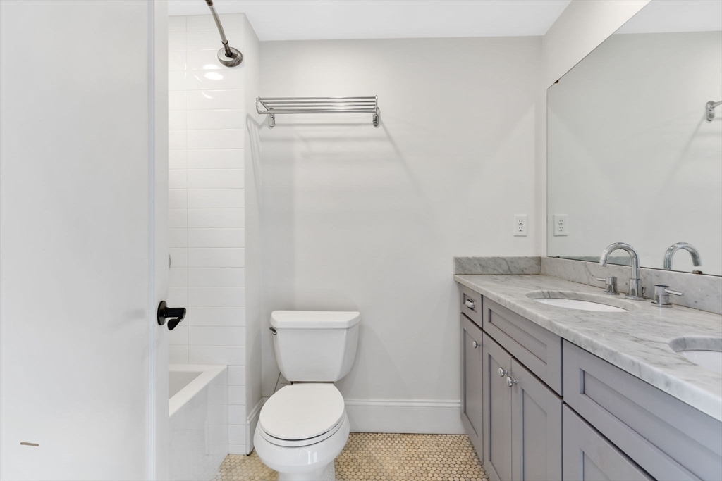 136 Sydney Street # 4