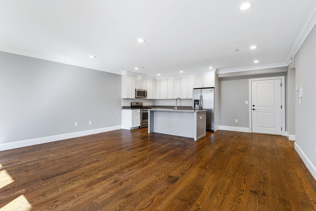136 Sydney Street # 4