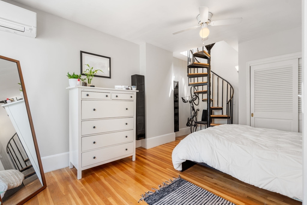 123 Saint Botolph Street # 10