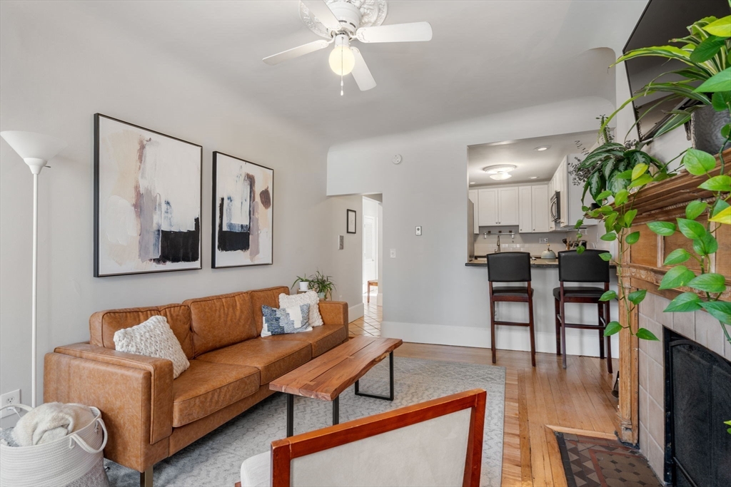 123 Saint Botolph Street # 10