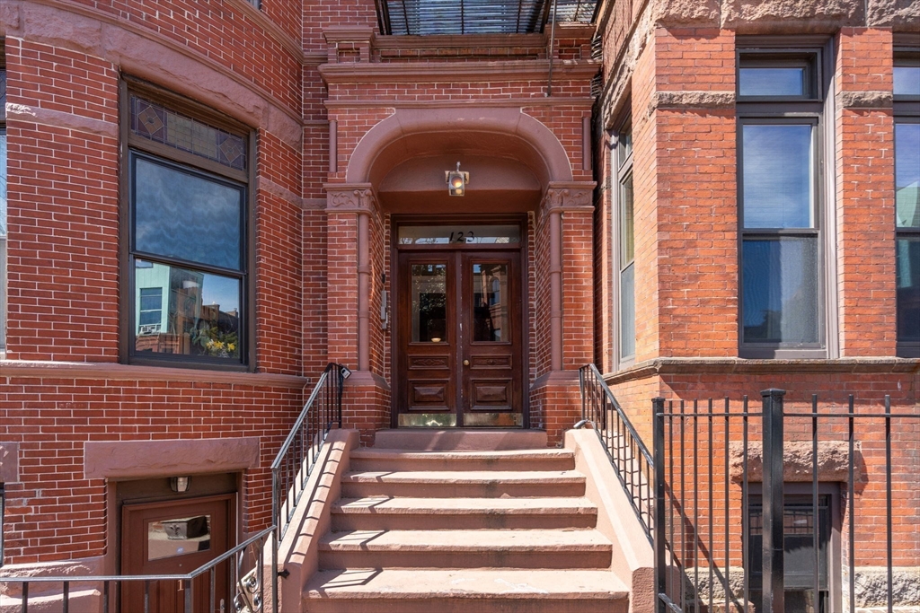 123 Saint Botolph Street # 10