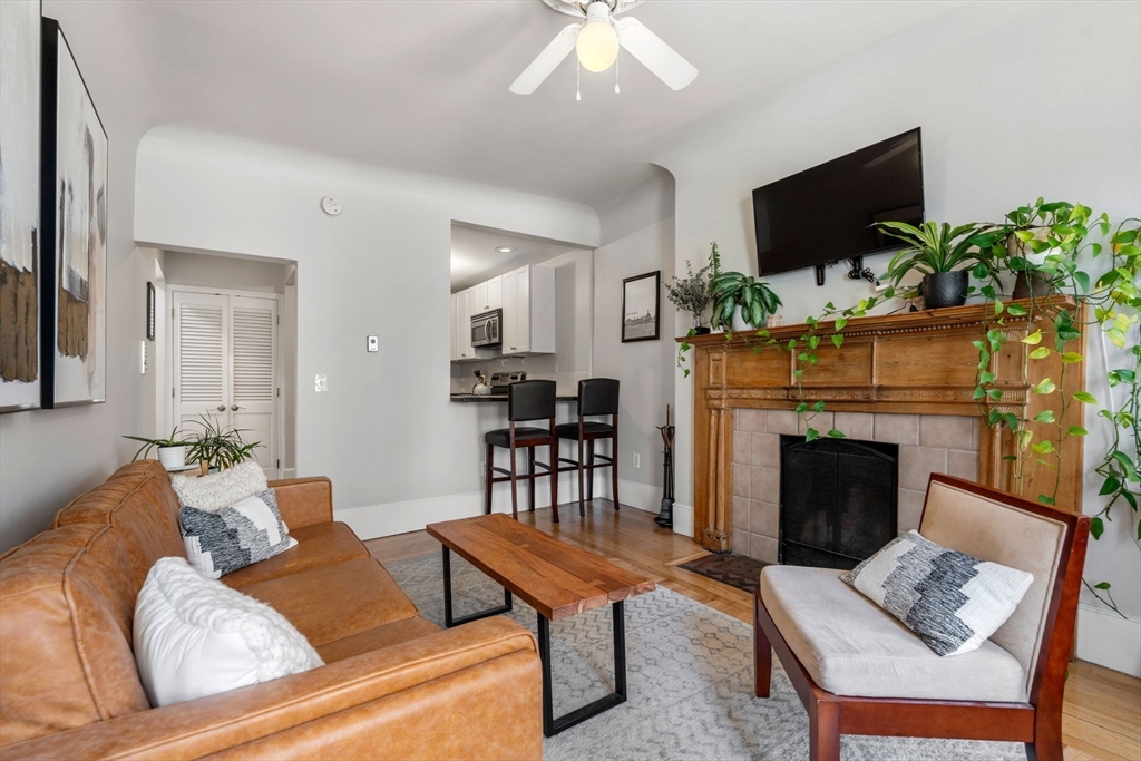 123 Saint Botolph Street # 10