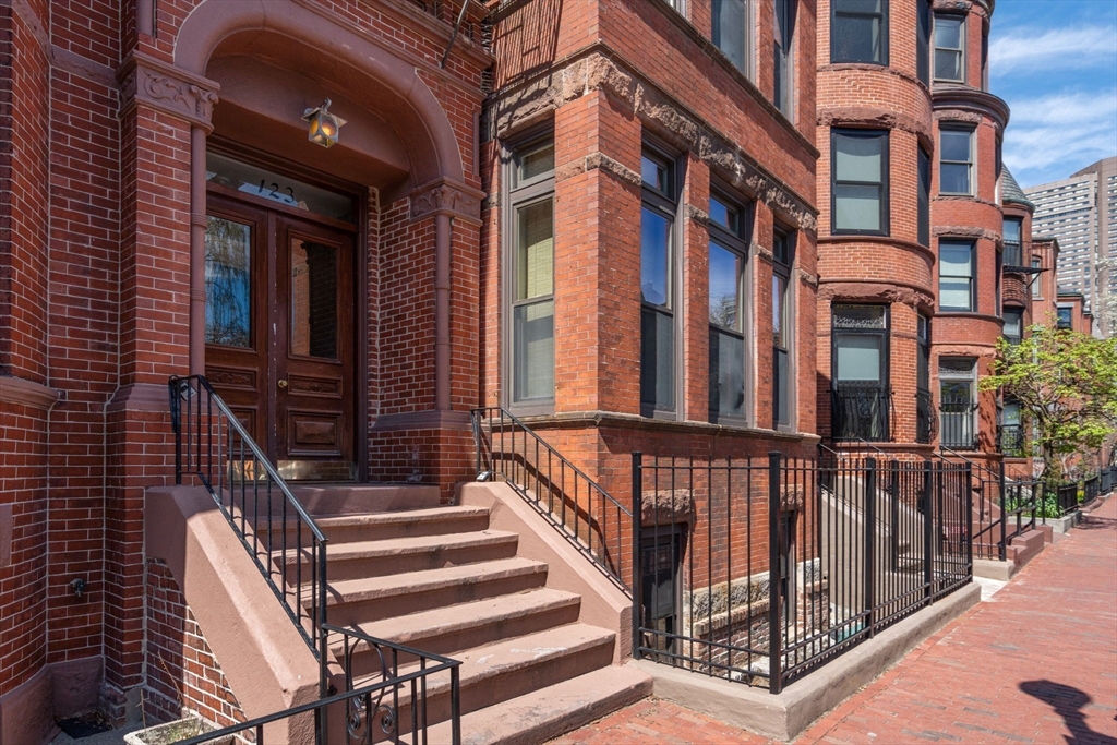 123 Saint Botolph Street # 10