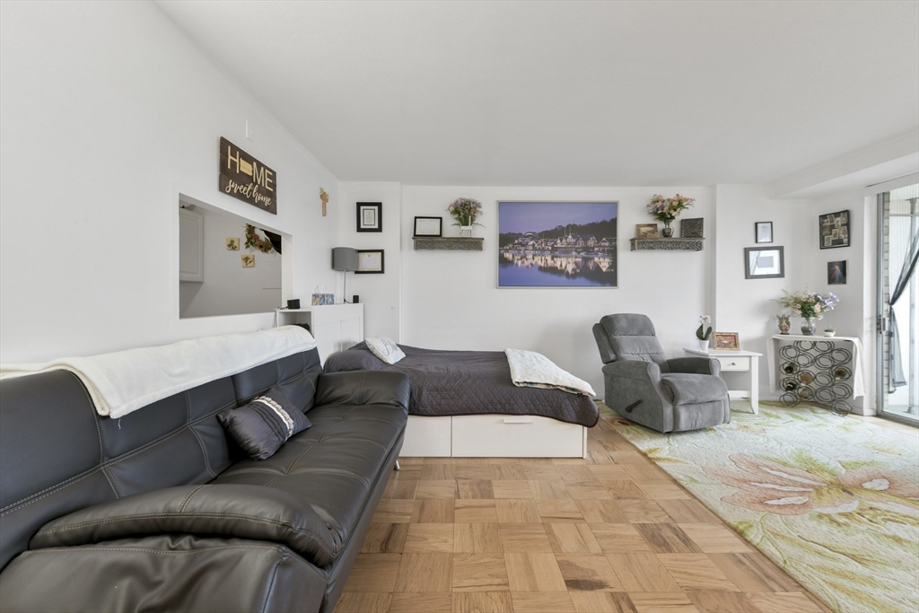 6 Whittier Pl # 8P