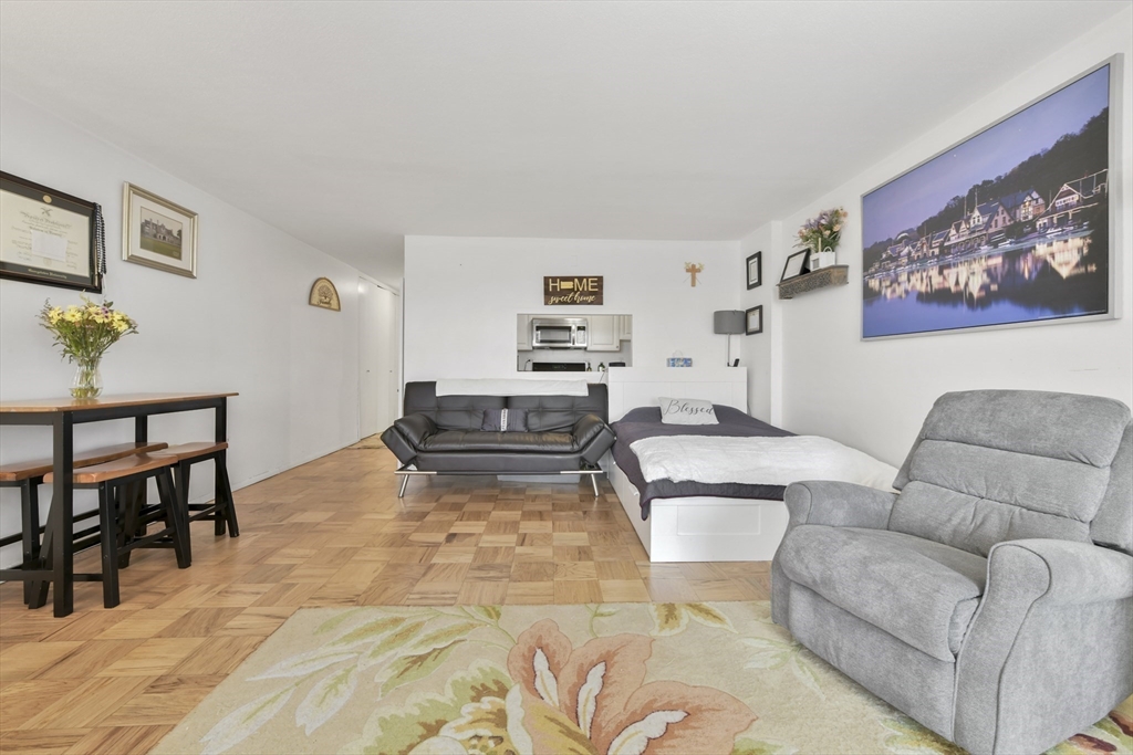 6 Whittier Pl # 8P