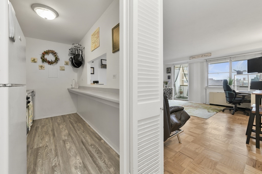 6 Whittier Pl # 8P