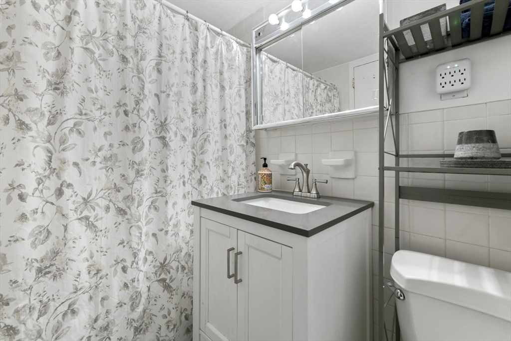 6 Whittier Pl # 8P