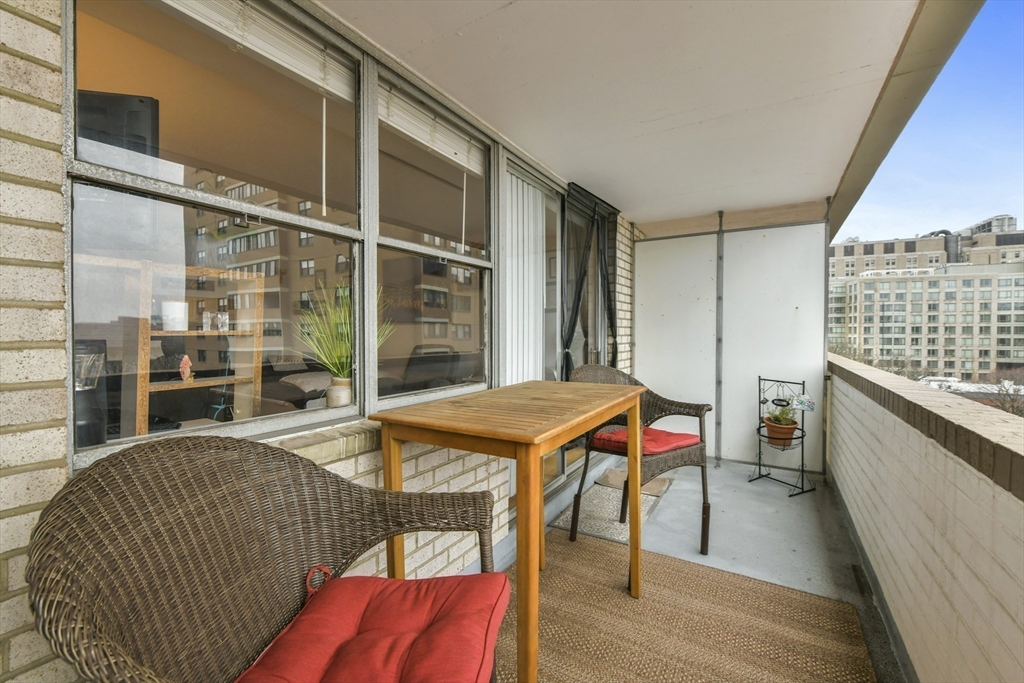 6 Whittier Pl # 8P