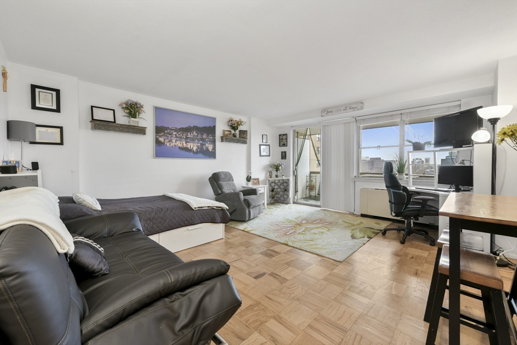 6 Whittier Pl # 8P