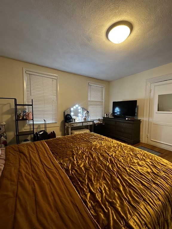 194 W Springfield St # 1