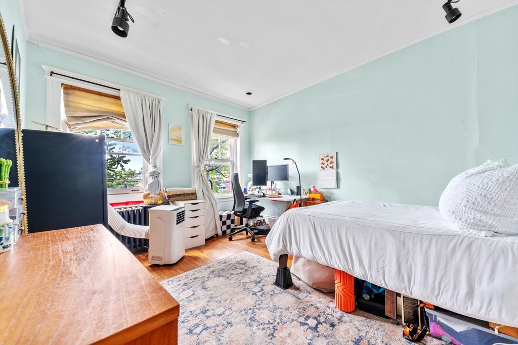 282 Newbury Street # 20