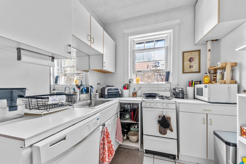 282 Newbury Street # 20