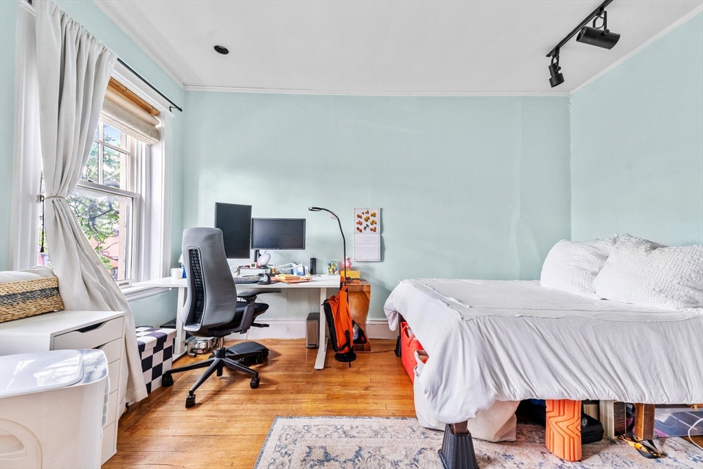 282 Newbury Street # 20