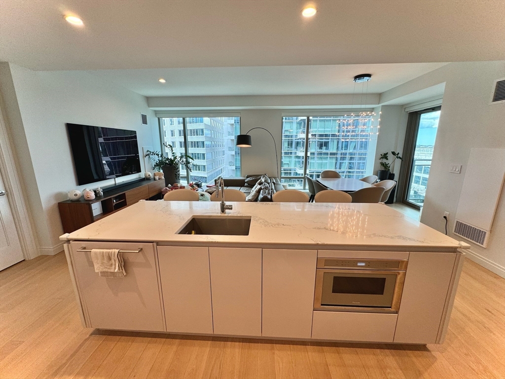 133 Seaport Boulevard # 918