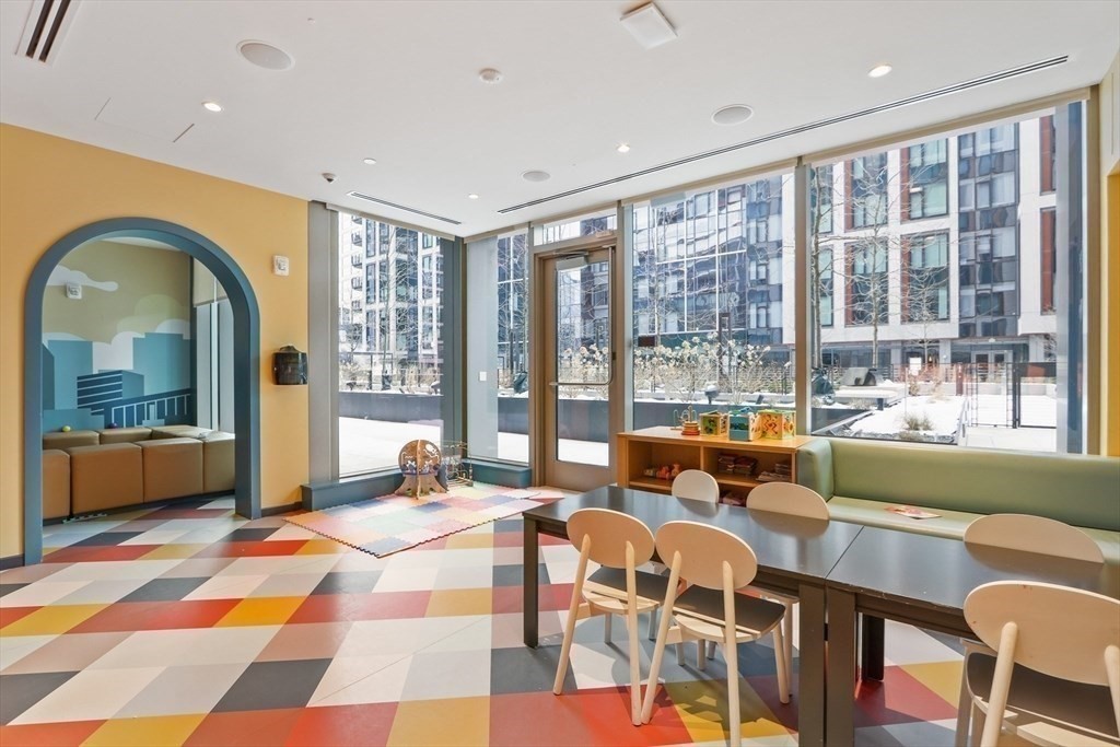 133 Seaport Boulevard # 918