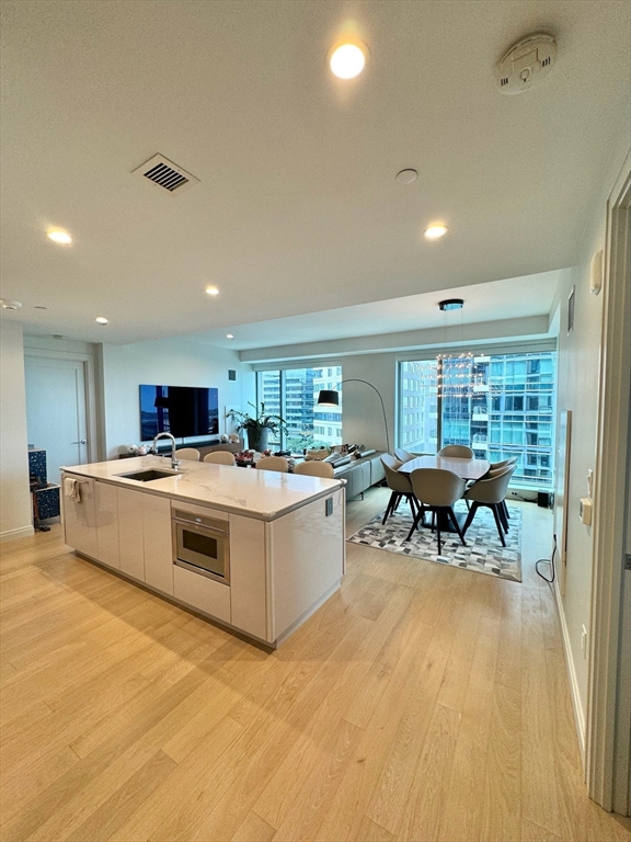 133 Seaport Boulevard # 918