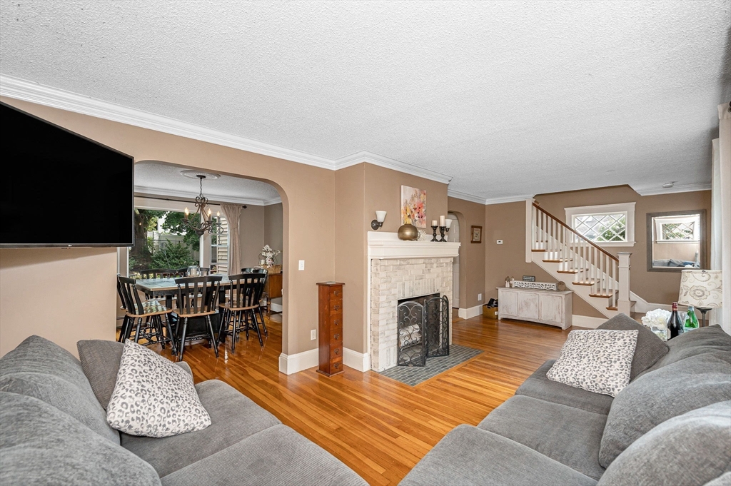 12 Norval Avenue