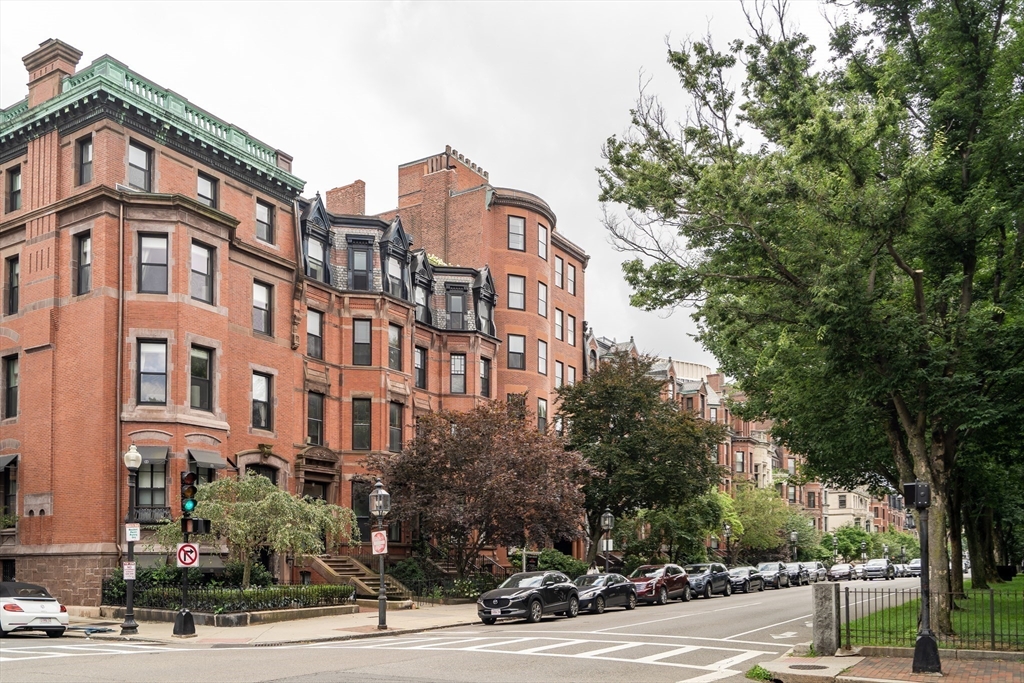 290 Commonwealth Ave # 8