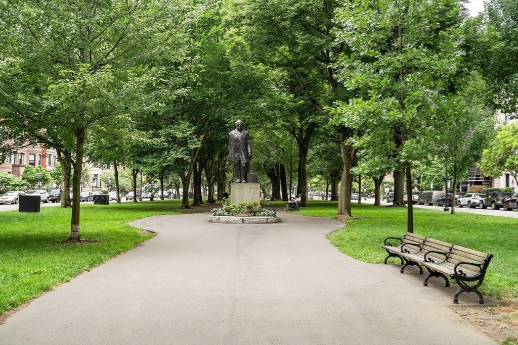 290 Commonwealth Ave # 8