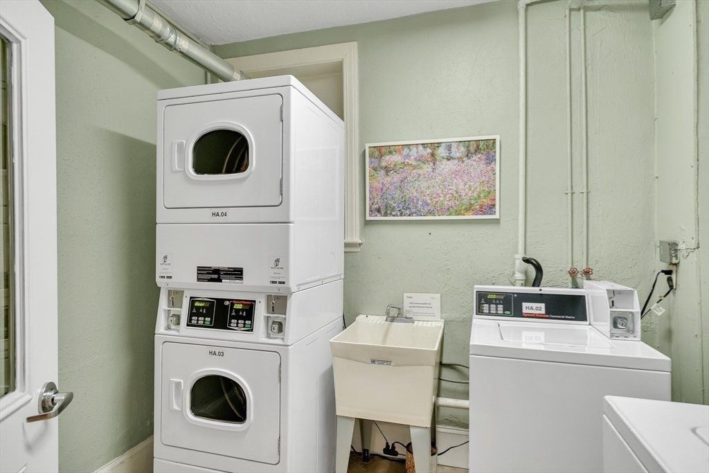 290 Commonwealth Ave # 8