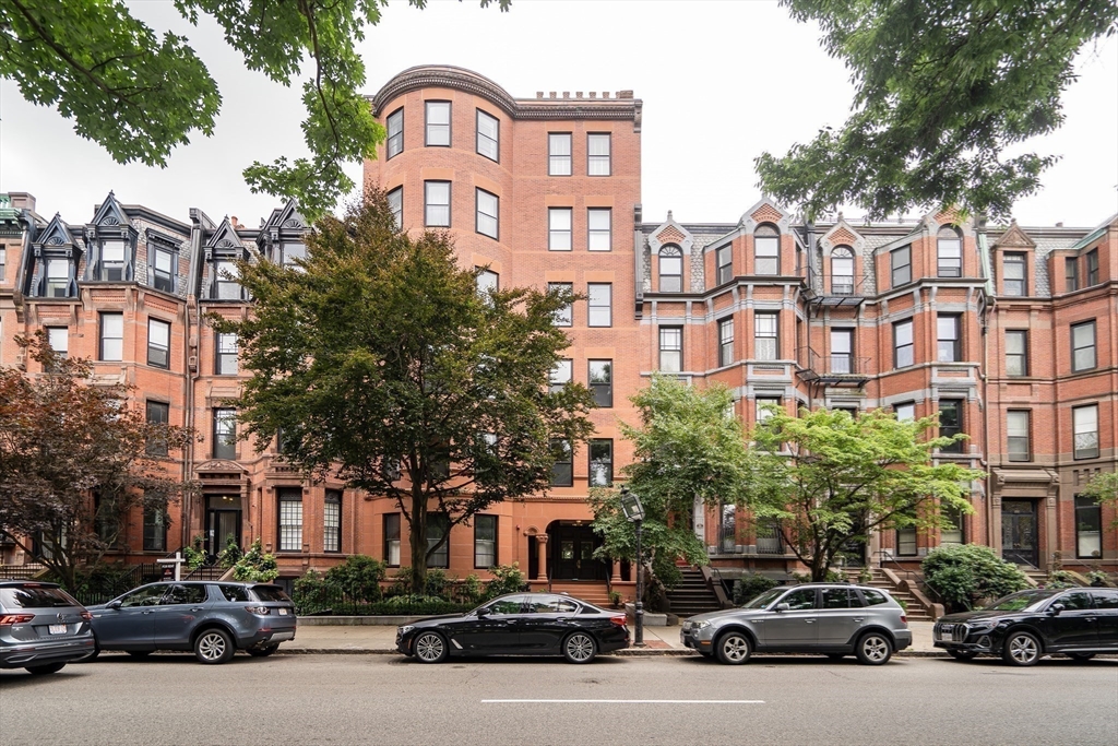 290 Commonwealth Ave # 8