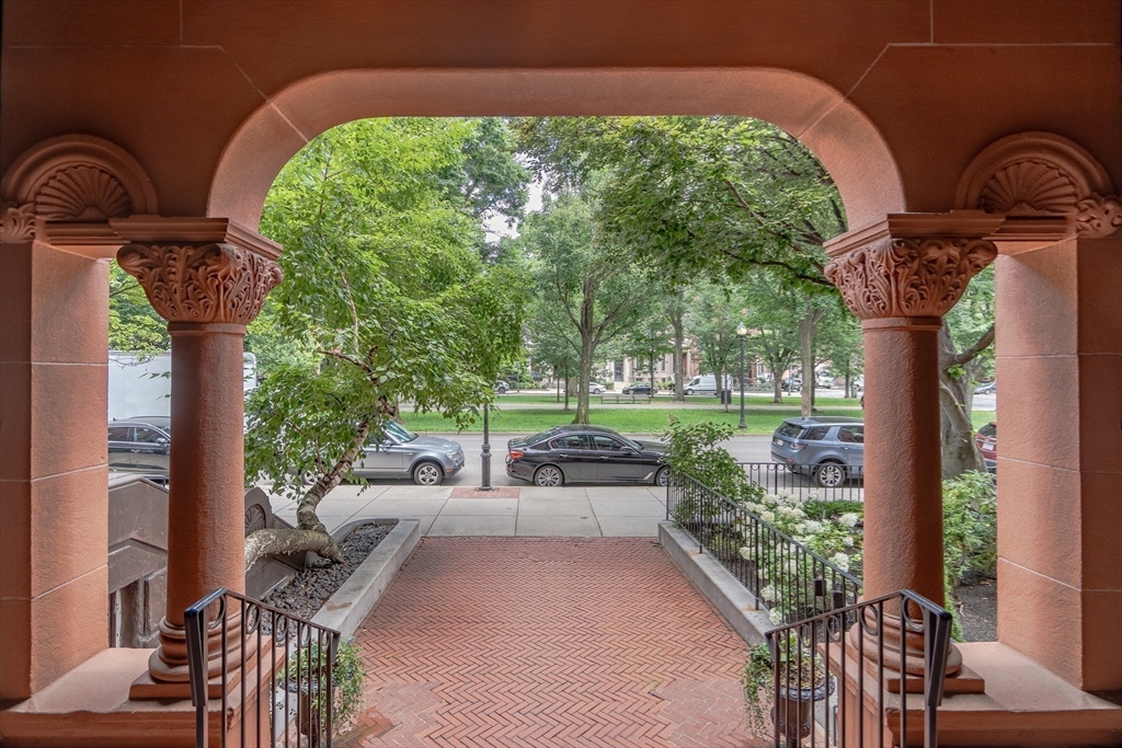 290 Commonwealth Ave # 8