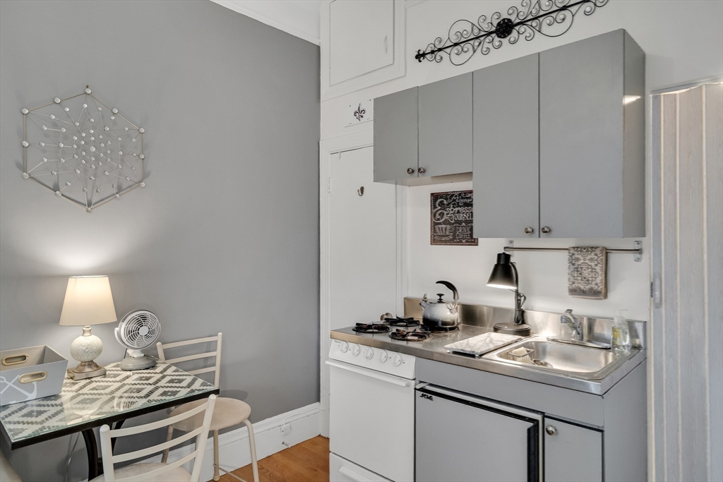 290 Commonwealth Ave # 8