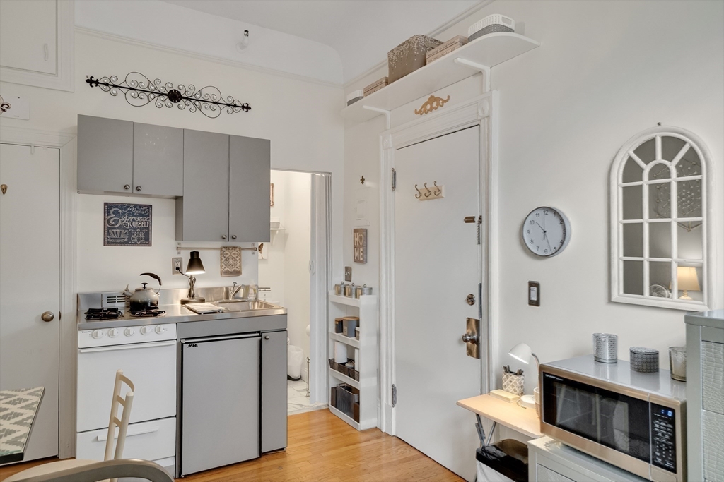 290 Commonwealth Ave # 8