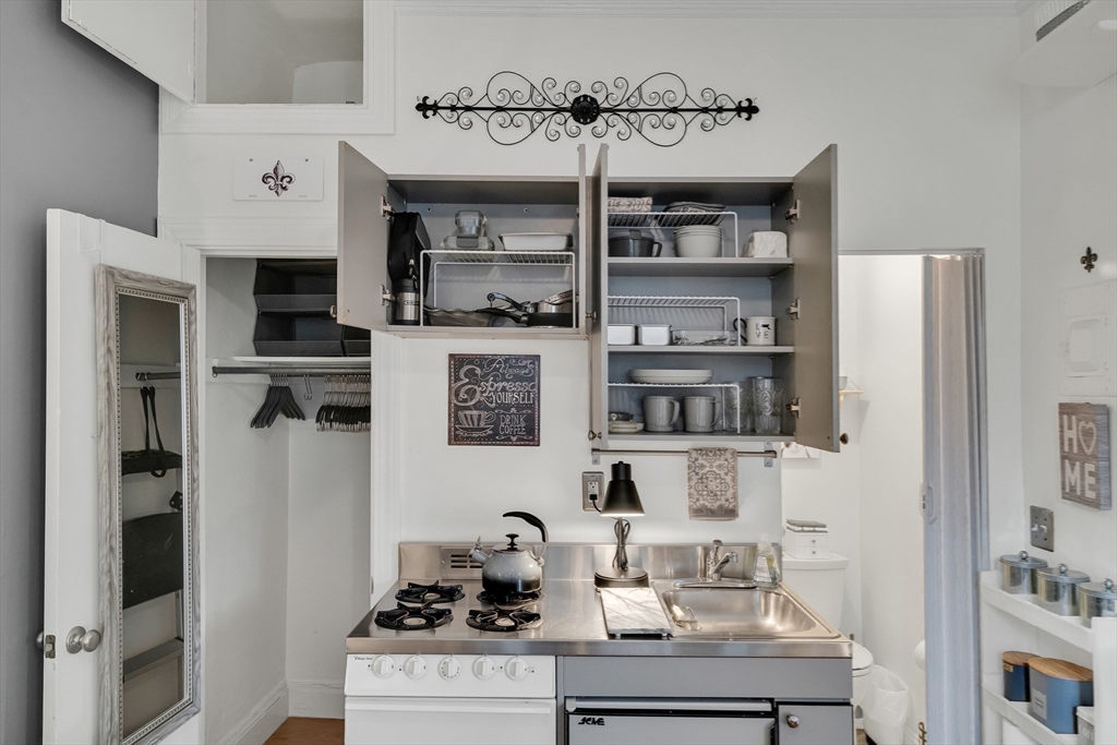 290 Commonwealth Ave # 8