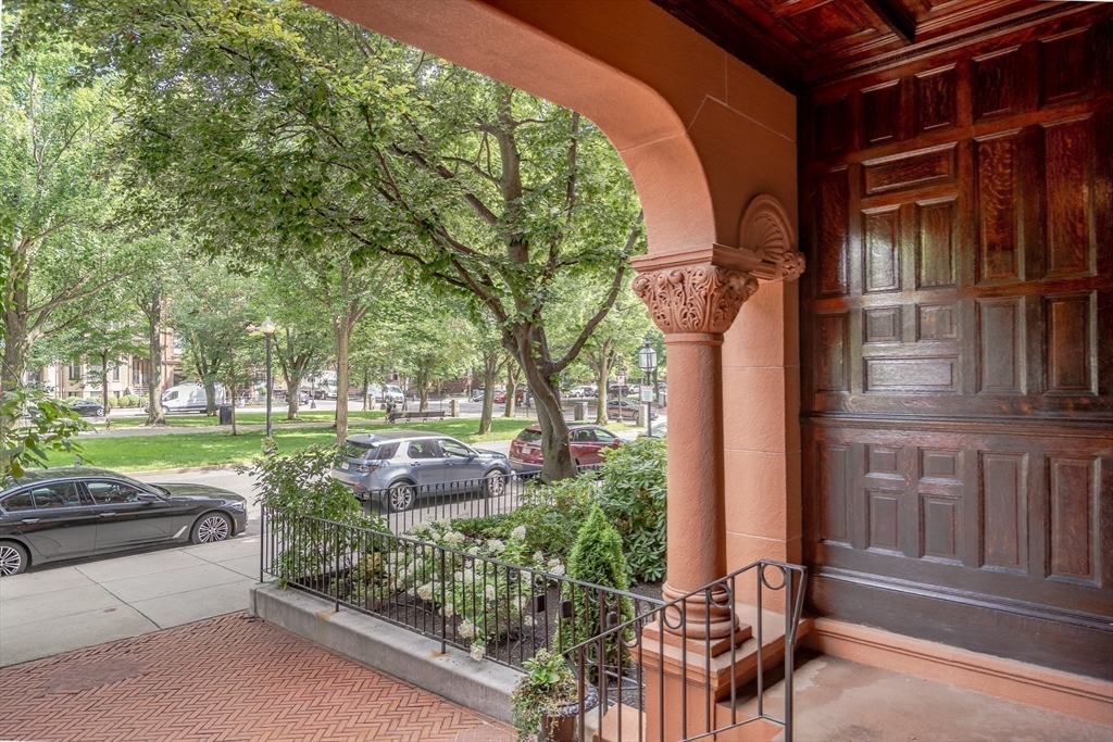 290 Commonwealth Ave # 8
