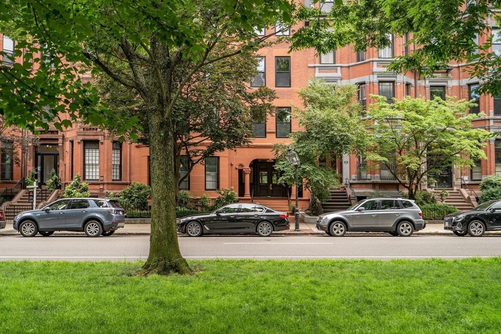 290 Commonwealth Ave # 8