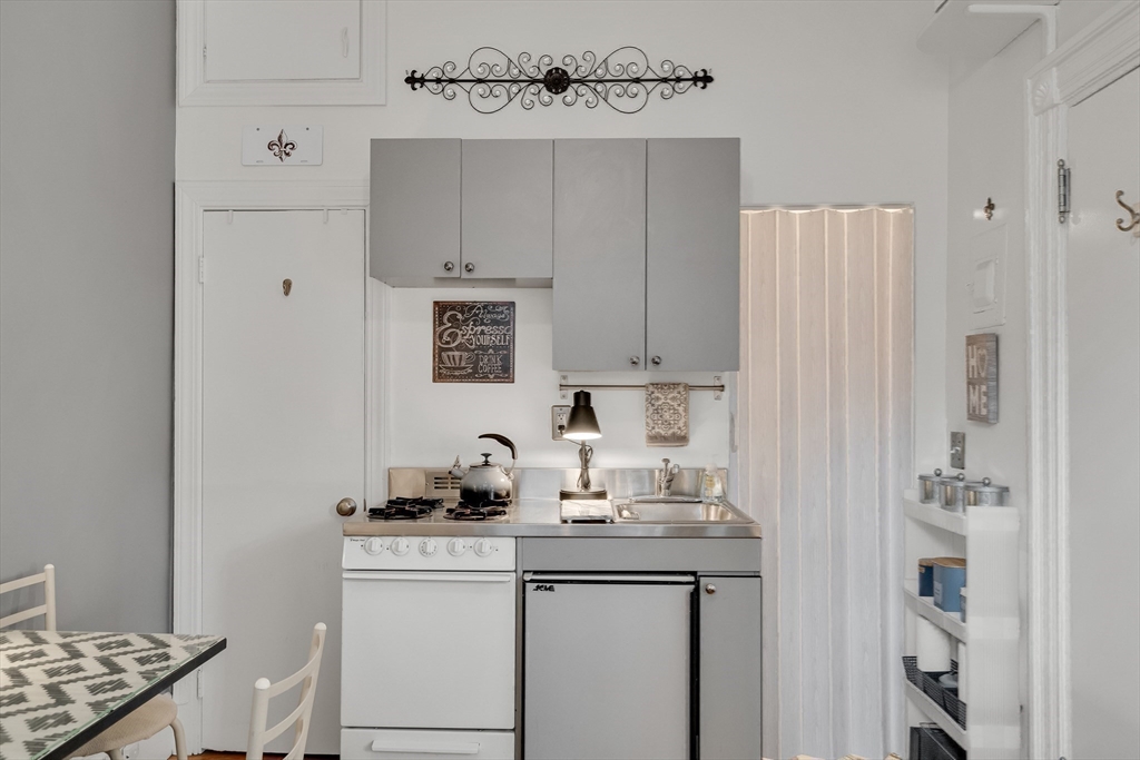 290 Commonwealth Ave # 8